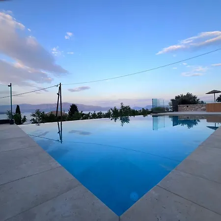Ionian Hospitality Alia 1 فيلة *